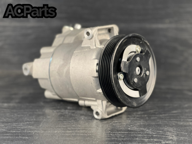 Компрессор кондиционера 13313010 Opel Astra J