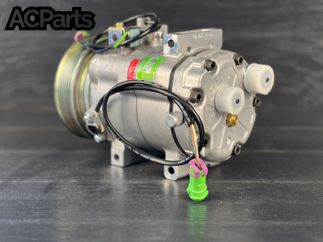 Компрессор кондиционера 8D0260805A Audi 100 C4, 80 B3/B4, A4 B5, A6 C4, A8 D2 